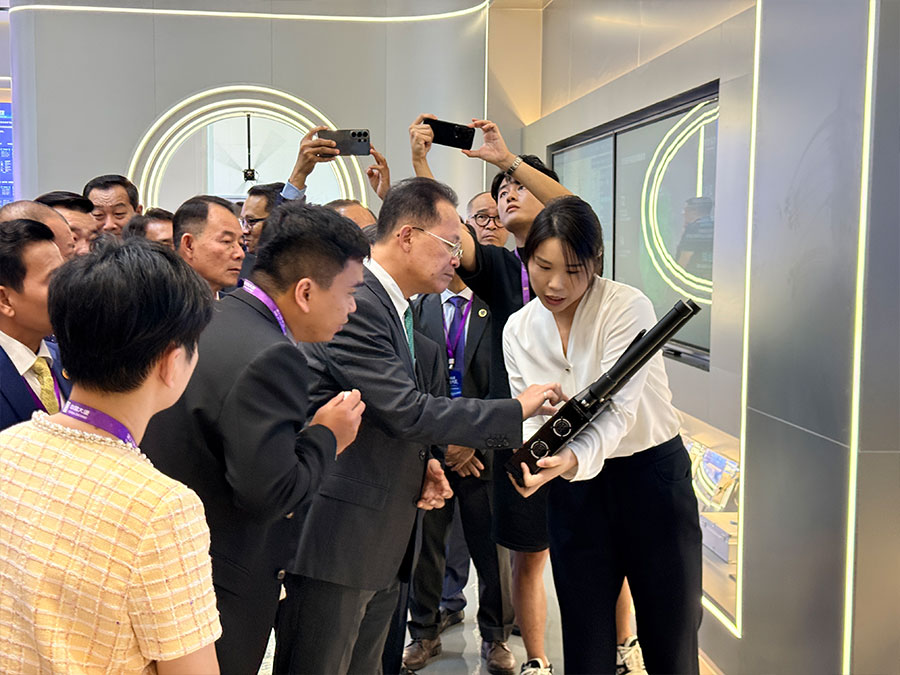 新一代自适应察打一体无人机反制设备